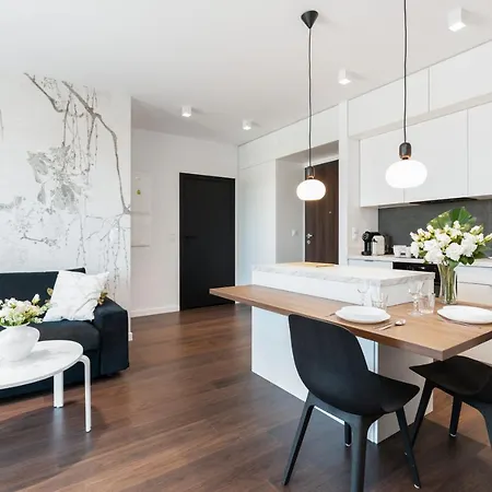 Esencja With Free Parking Garbary 104 By Renters 아파트