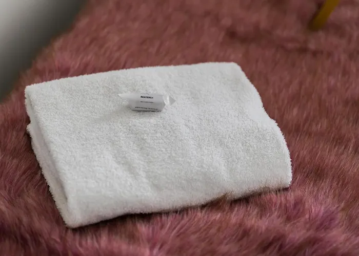 Esencja With Free Parking Garbary 104 By Renters Posen