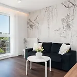Esencja With Free Parking Garbary 104 By Renters Apartman Poznań