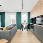 Esencja With Free Parking Garbary 104 By Renters Apartman Poznań