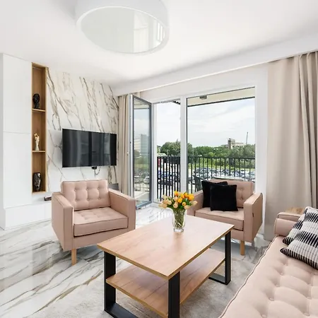 Esencja With Free Parking Garbary 104 By Renters * Poznan