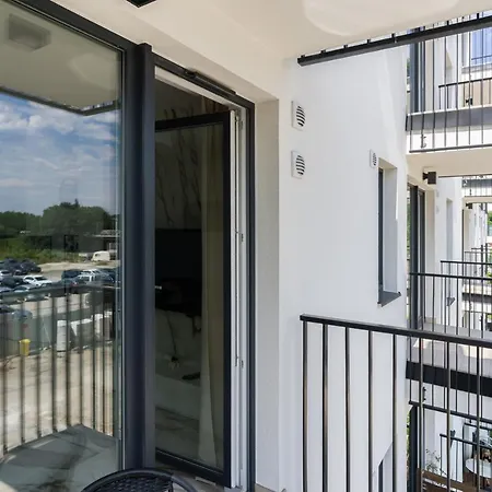 Esencja With Free Parking Garbary 104 By Renters Apartment