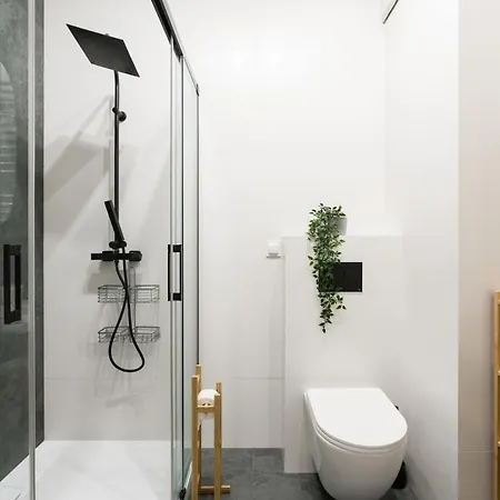 公寓 Esencja With Free Parking Garbary 104 By Renters 波兹南