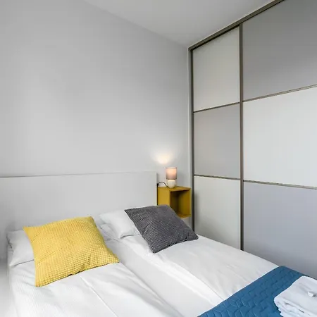 Esencja With Free Parking Garbary 104 By Renters * Poznan