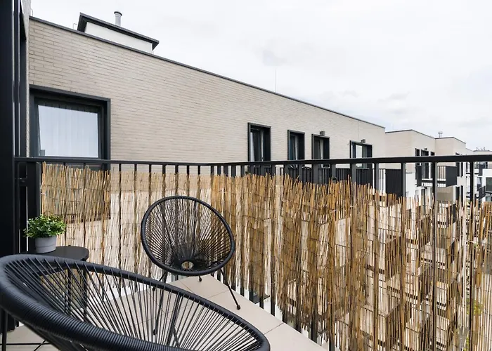 Esencja With Free Parking Garbary 104 By Renters