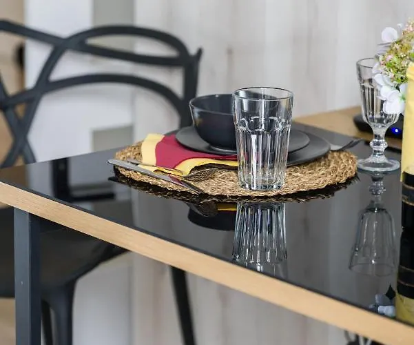 Esencja With Free Parking Garbary 104 By Renters Διαμέρισμα