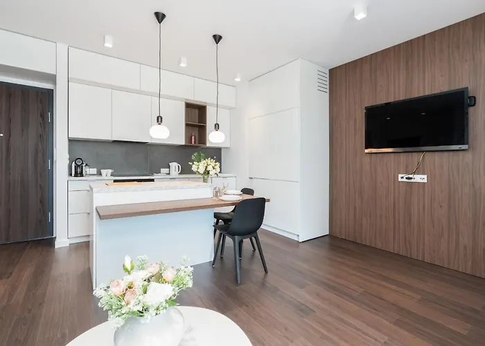 Esencja With Free Parking Garbary 104 By Renters Διαμέρισμα